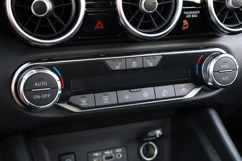 Nissan Sentra Vehicle Image 14