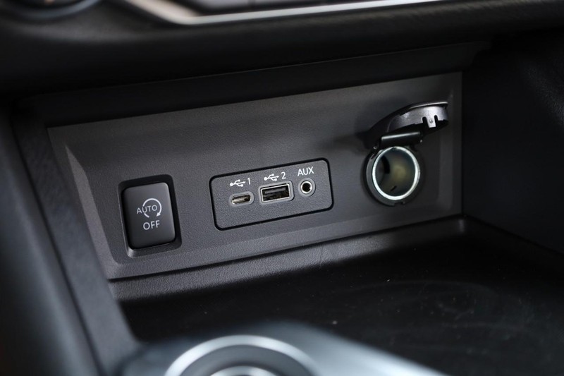 Nissan Sentra Vehicle Image 15