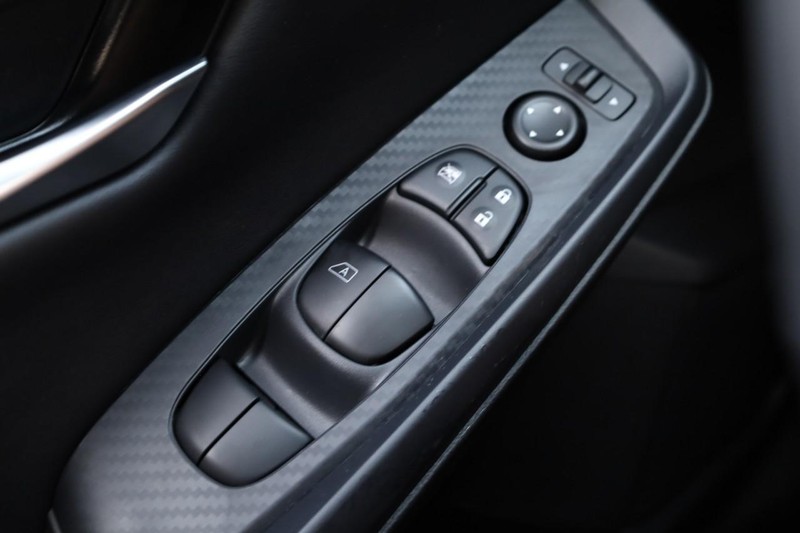 Nissan Sentra Vehicle Image 18