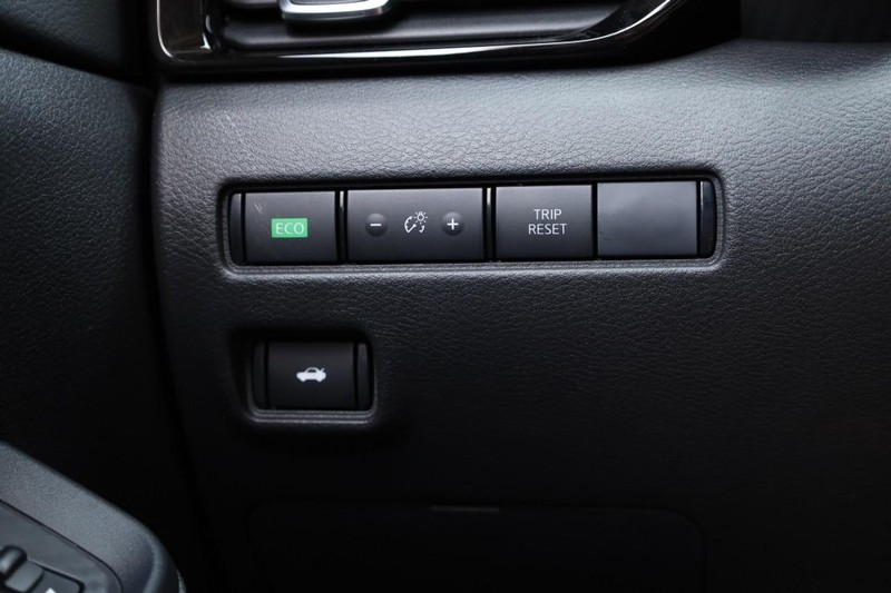 Nissan Sentra Vehicle Image 19