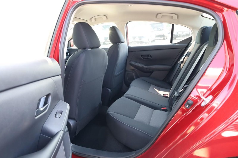 Nissan Sentra Vehicle Image 20