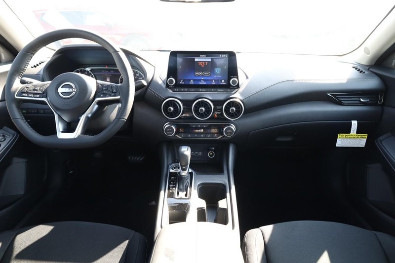 Nissan Sentra Vehicle Image 22
