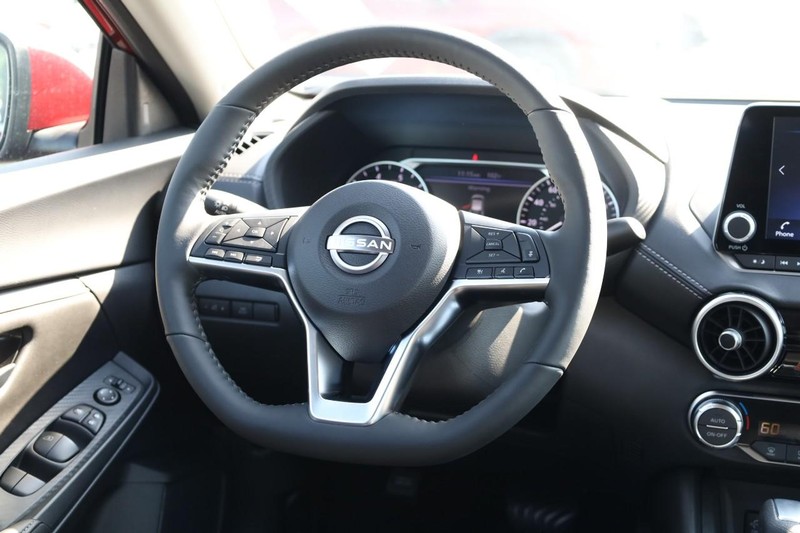 Nissan Sentra Vehicle Image 23