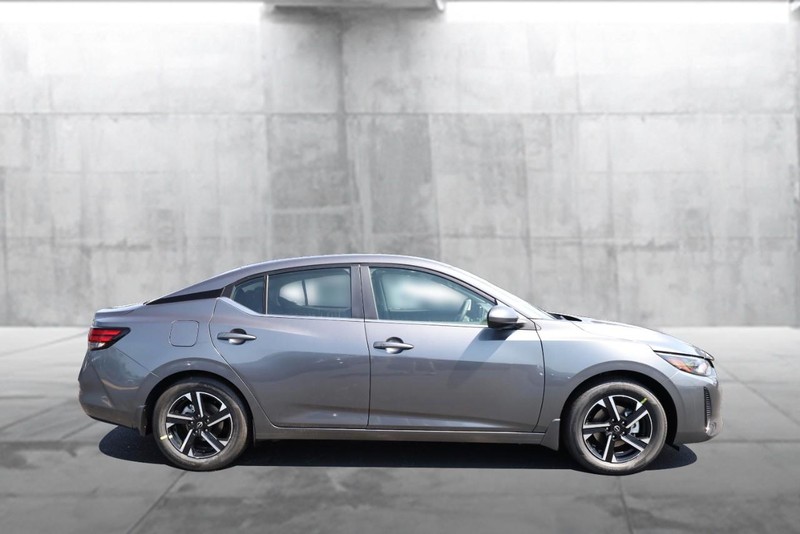 Nissan Sentra Vehicle Image 05