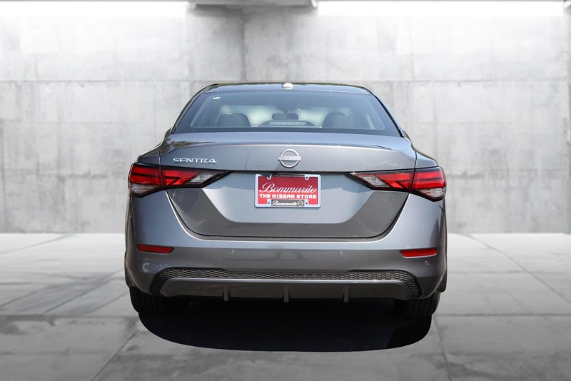 Nissan Sentra Vehicle Image 06
