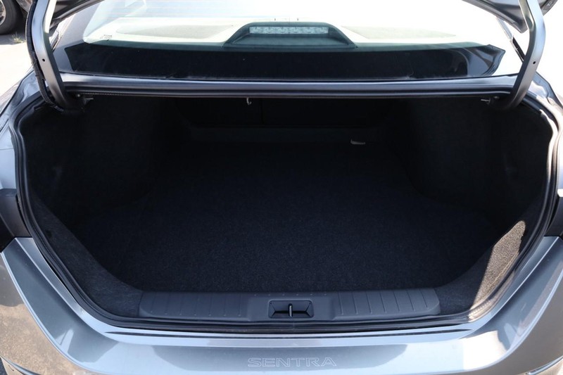 Nissan Sentra Vehicle Image 07