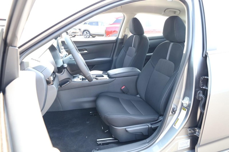 Nissan Sentra Vehicle Image 08