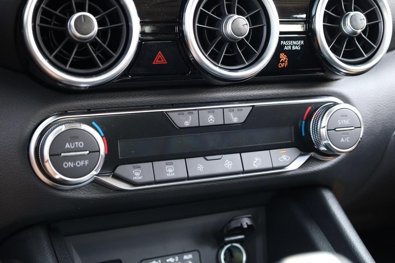 Nissan Sentra Vehicle Image 14