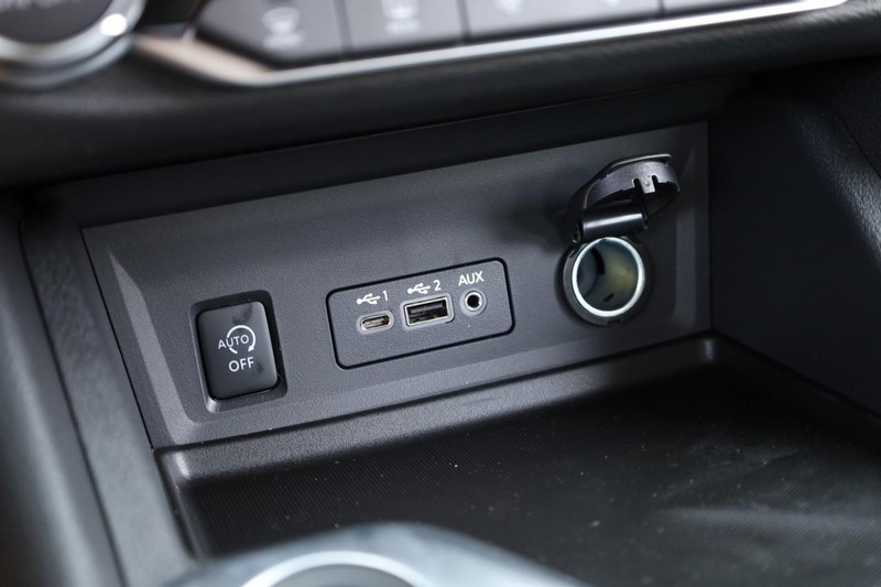 Nissan Sentra Vehicle Image 15