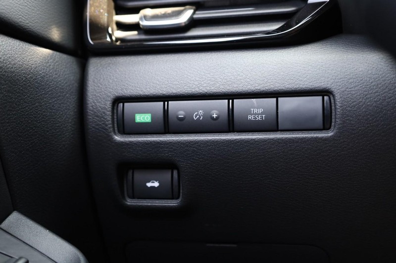 Nissan Sentra Vehicle Image 19