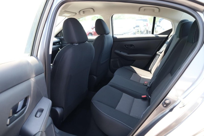 Nissan Sentra Vehicle Image 20
