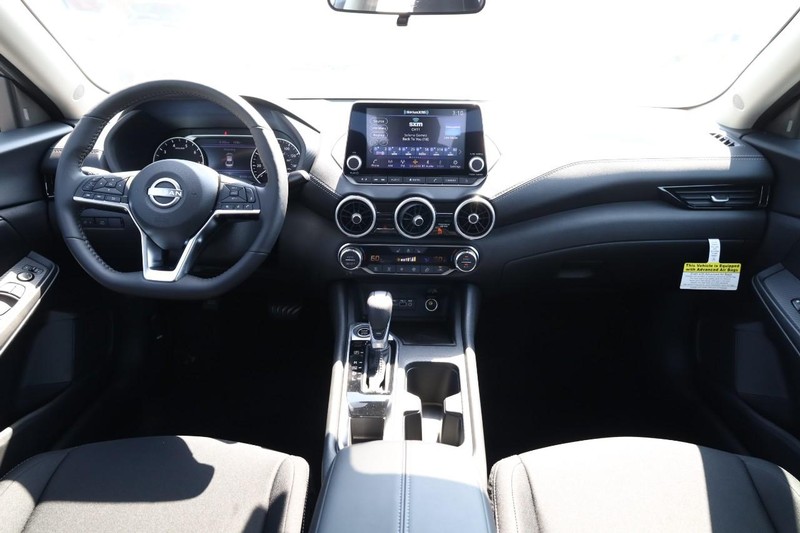 Nissan Sentra Vehicle Image 22