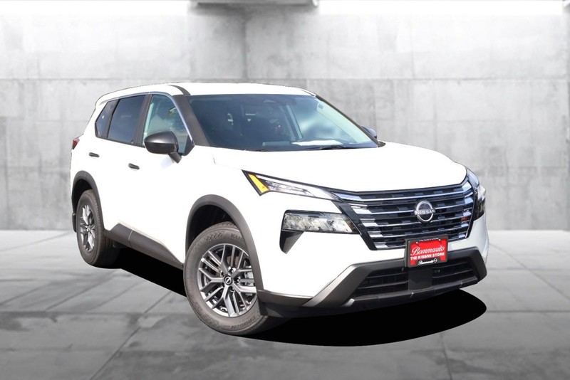 Nissan Rogue Vehicle Image 02
