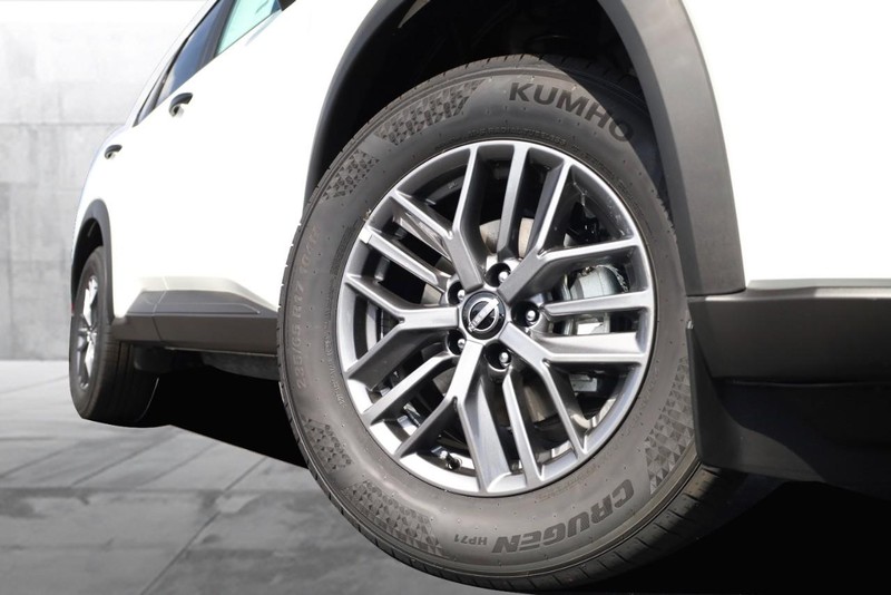 Nissan Rogue Vehicle Image 03