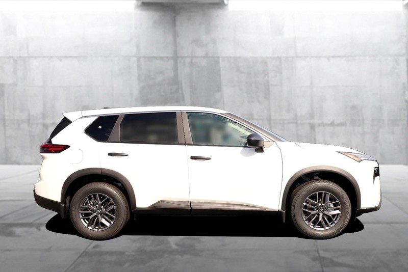Nissan Rogue Vehicle Image 04