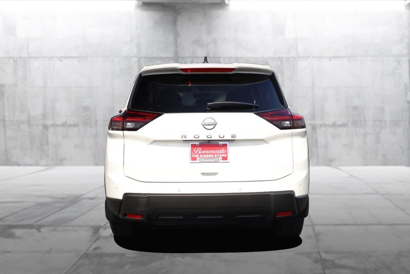 Nissan Rogue Vehicle Image 05