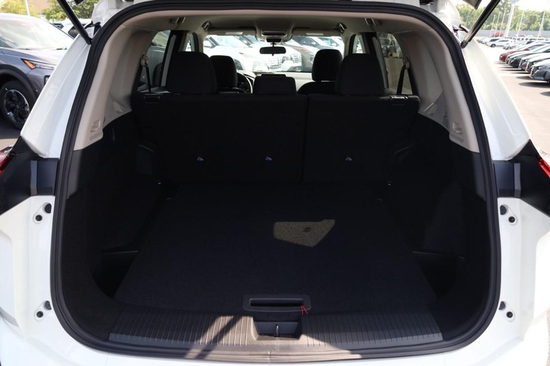 Nissan Rogue Vehicle Image 06