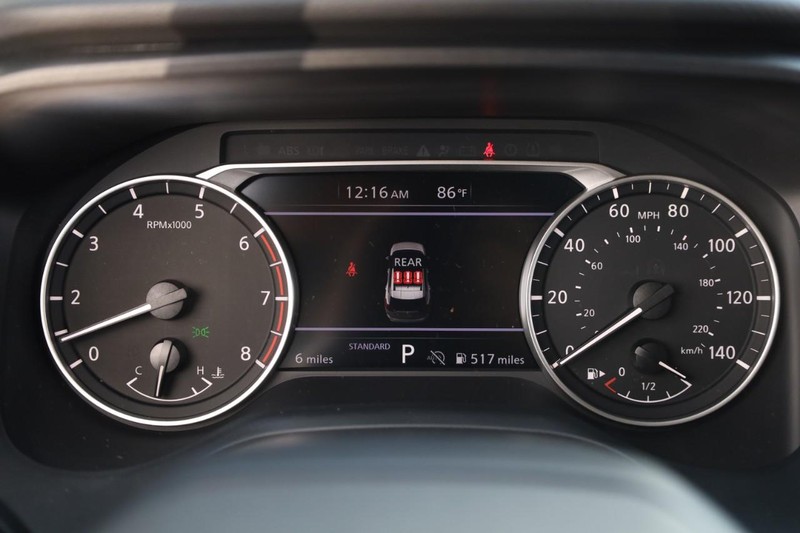 Nissan Rogue Vehicle Image 09