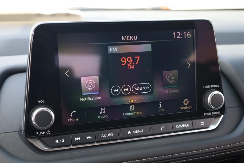 Nissan Rogue Vehicle Image 10