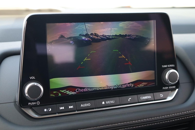 Nissan Rogue Vehicle Image 11