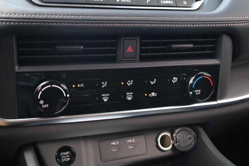 Nissan Rogue Vehicle Image 12