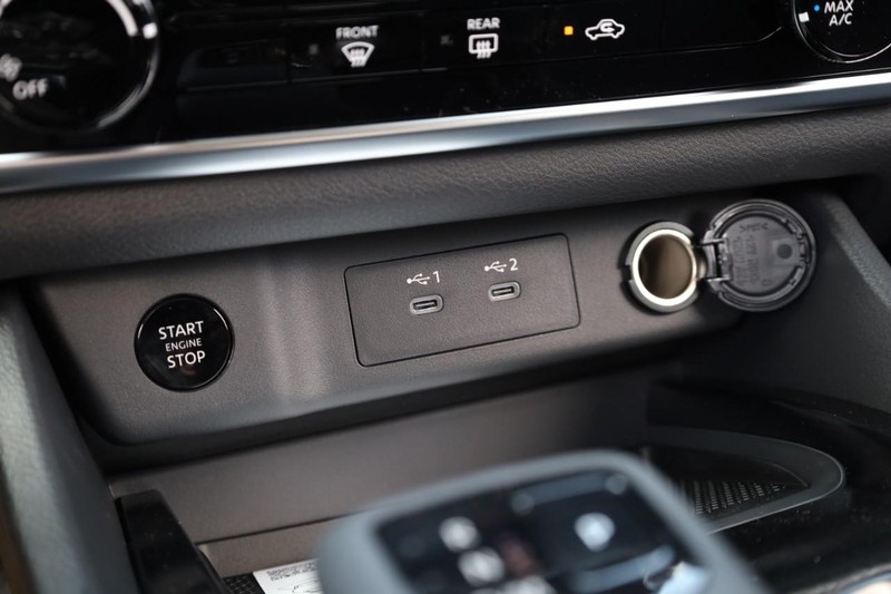 Nissan Rogue Vehicle Image 13
