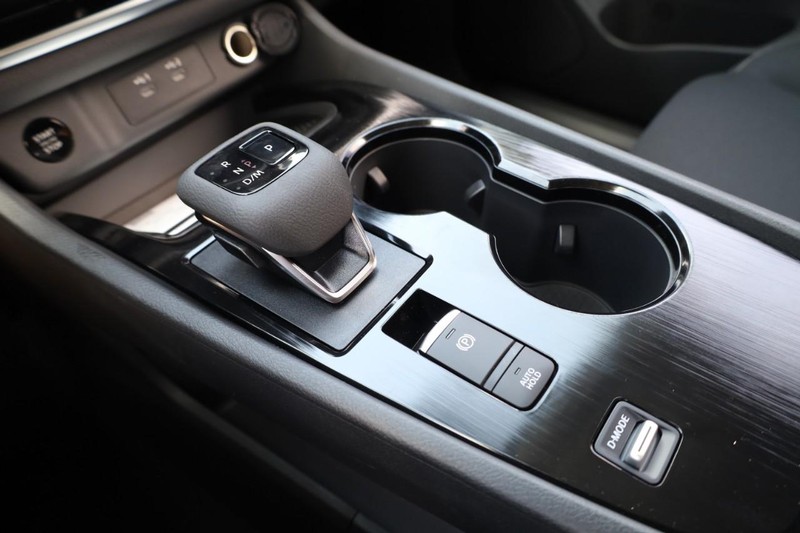 Nissan Rogue Vehicle Image 14