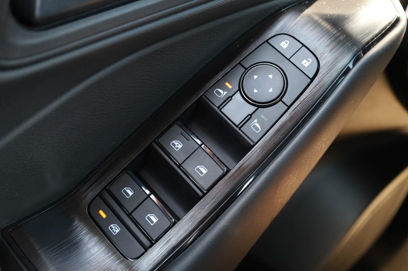 Nissan Rogue Vehicle Image 16