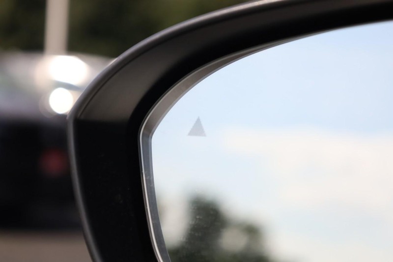 Nissan Rogue Vehicle Image 18