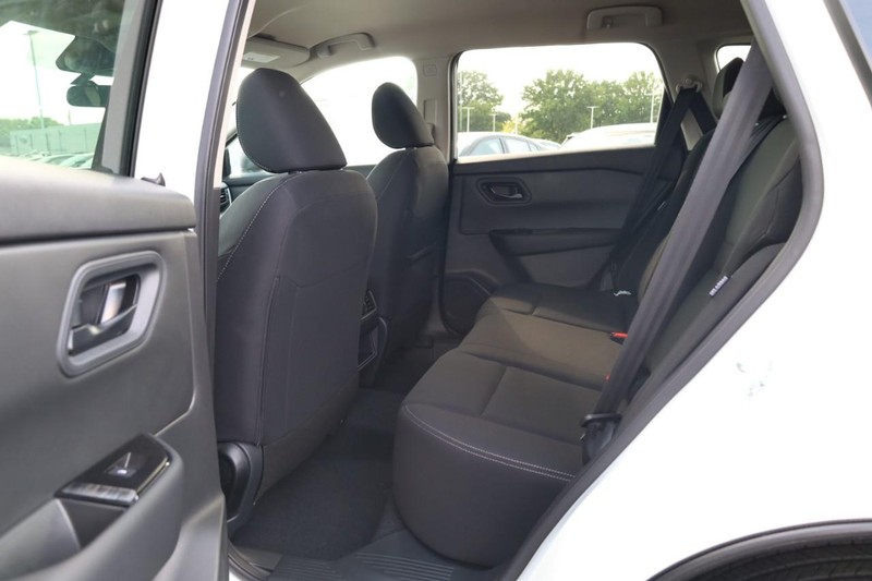 Nissan Rogue Vehicle Image 19