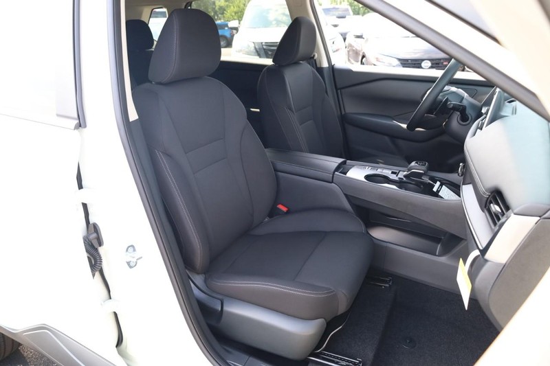 Nissan Rogue Vehicle Image 22