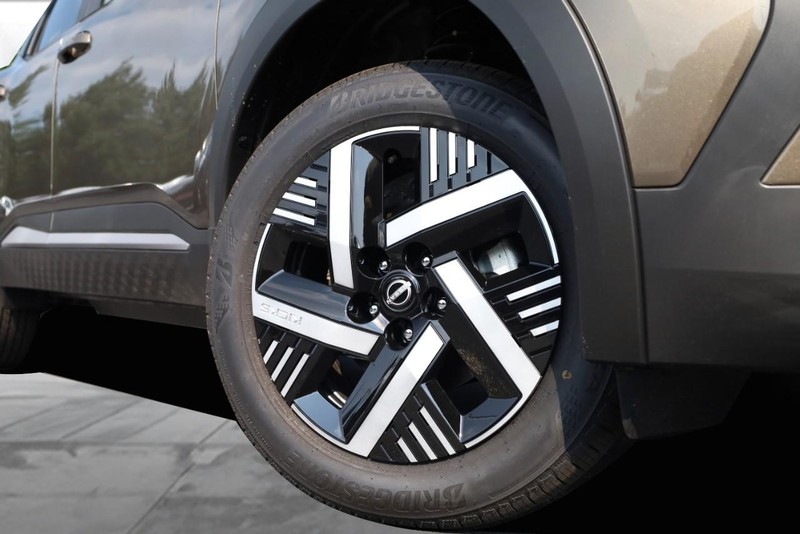Nissan Kicks Vehicle Image 03