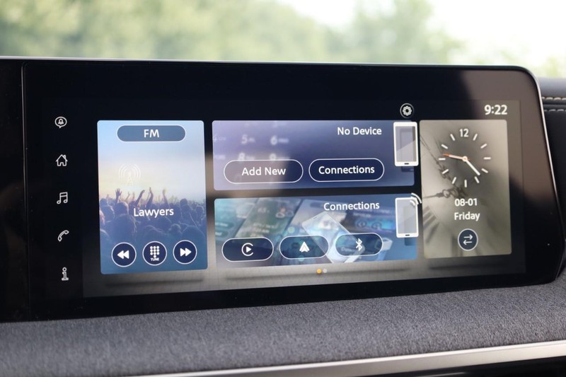 Nissan Kicks Vehicle Image 11