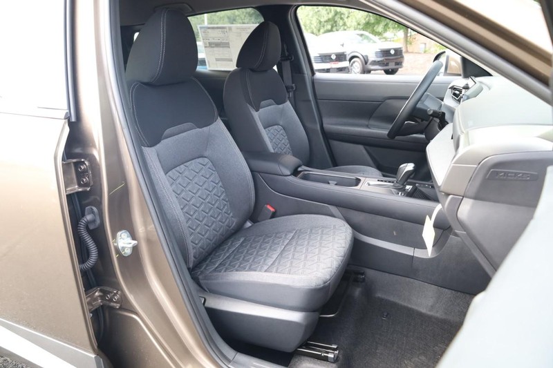 Nissan Kicks Vehicle Image 24