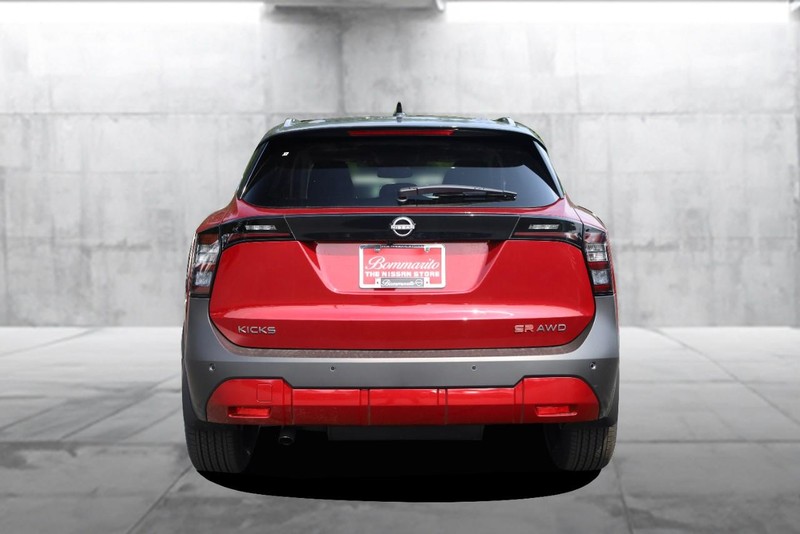 Nissan Kicks Vehicle Image 06