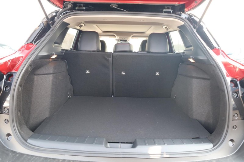 Nissan Kicks Vehicle Image 07