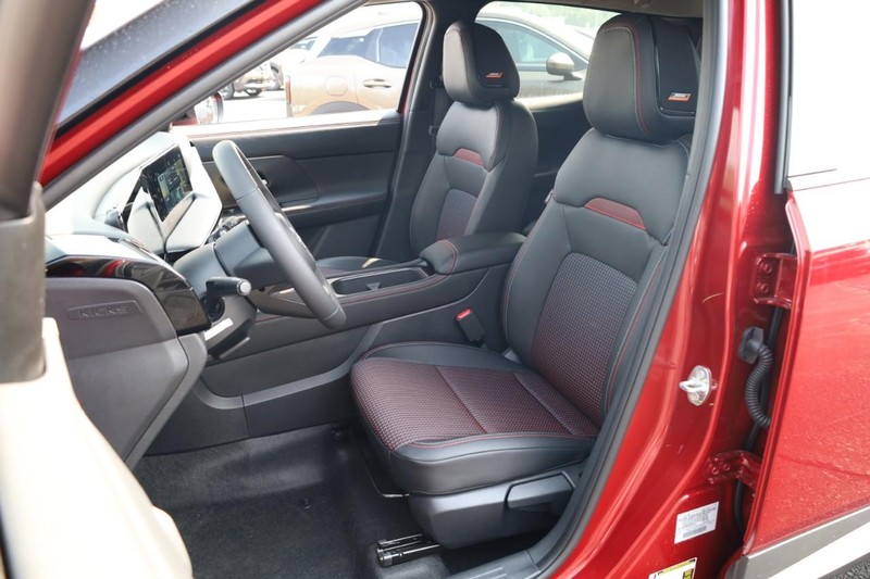 Nissan Kicks Vehicle Image 08