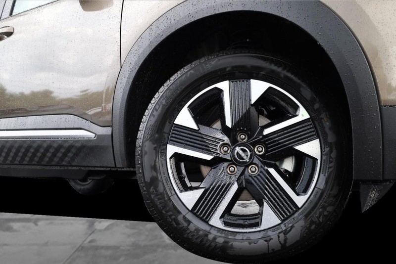 Nissan Kicks Vehicle Image 03
