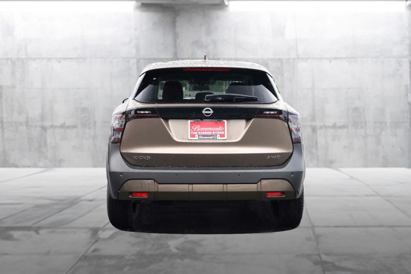 Nissan Kicks Vehicle Image 06