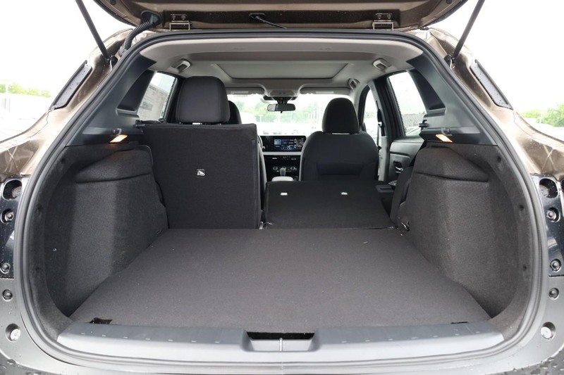 Nissan Kicks Vehicle Image 08
