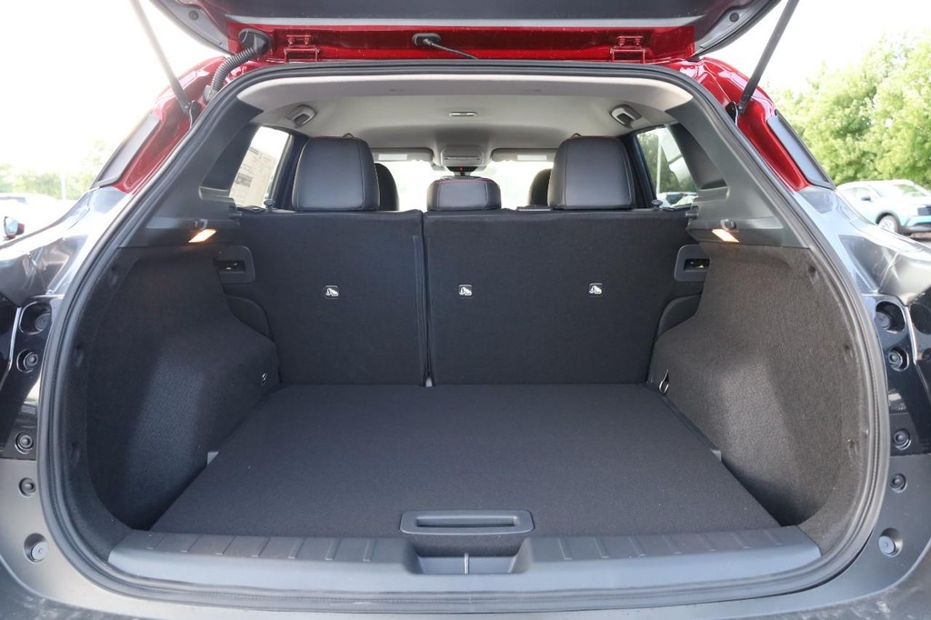 Nissan Kicks Vehicle Full-screen Gallery Image 7