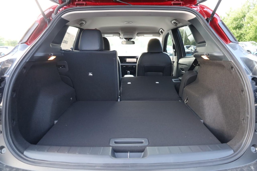 Nissan Kicks Vehicle Full-screen Gallery Image 8