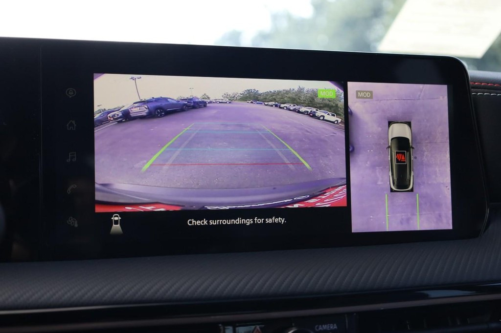 Nissan Kicks Vehicle Full-screen Gallery Image 14