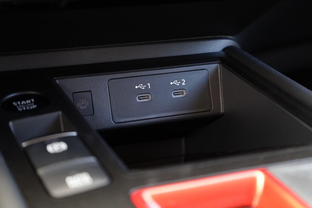 Nissan Kicks Vehicle Full-screen Gallery Image 17