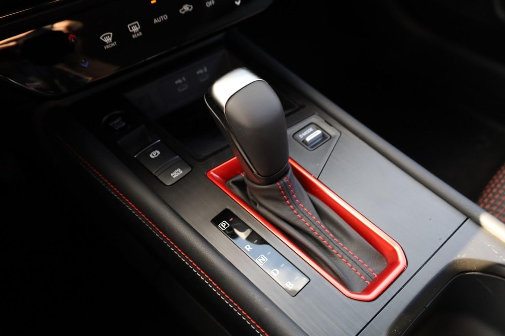 Nissan Kicks Vehicle Full-screen Gallery Image 18