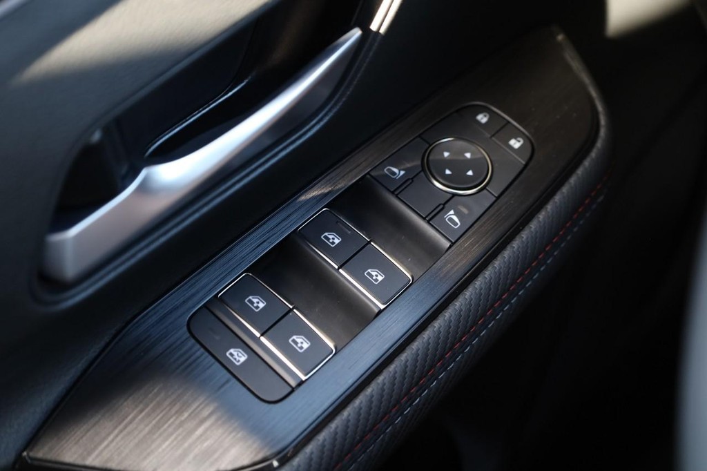 Nissan Kicks Vehicle Full-screen Gallery Image 20