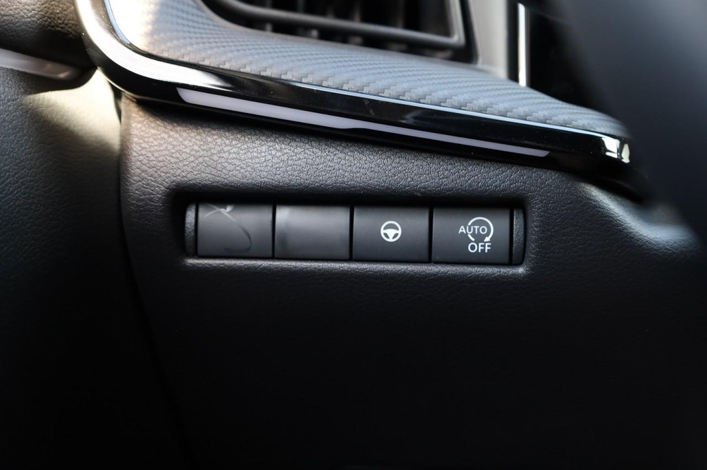 Nissan Kicks Vehicle Full-screen Gallery Image 21