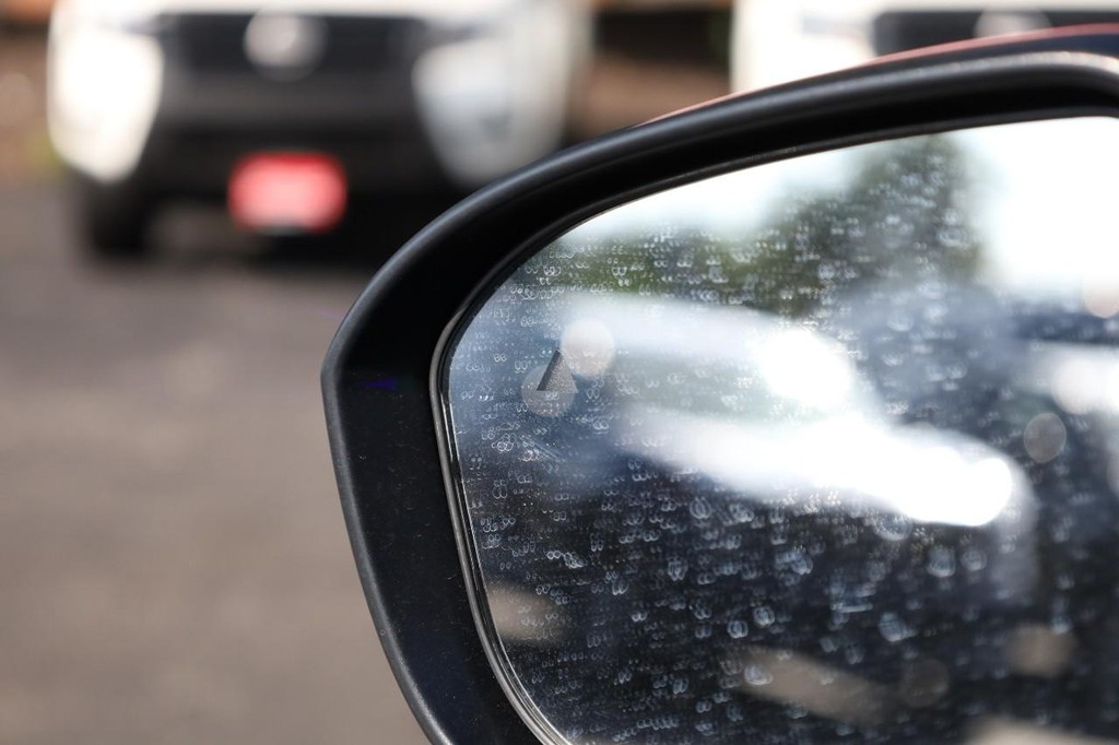 Nissan Kicks Vehicle Full-screen Gallery Image 22