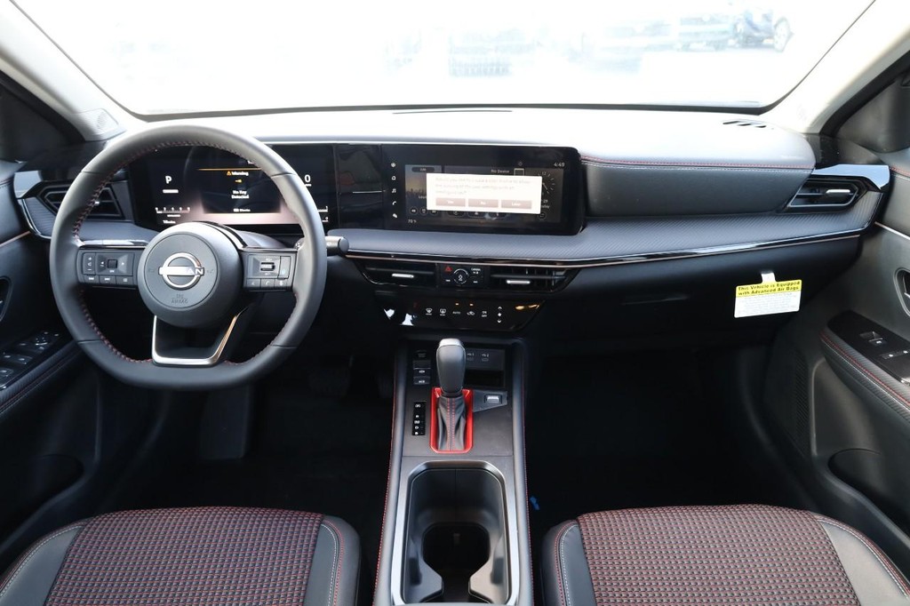 Nissan Kicks Vehicle Full-screen Gallery Image 25
