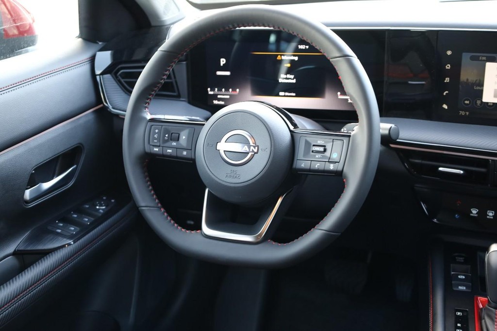 Nissan Kicks Vehicle Full-screen Gallery Image 26